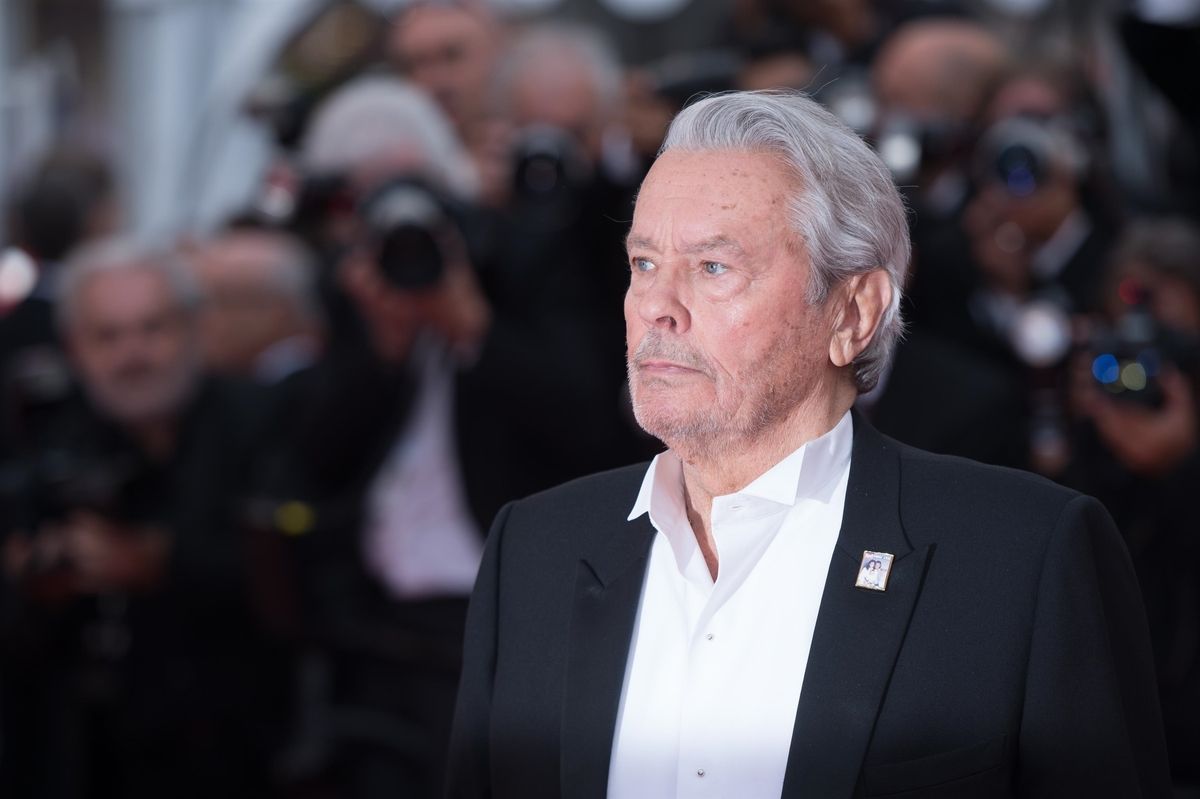 Alain Delon : ces endroits honteux où Hiromi Rollin aurait laissé l’acteur