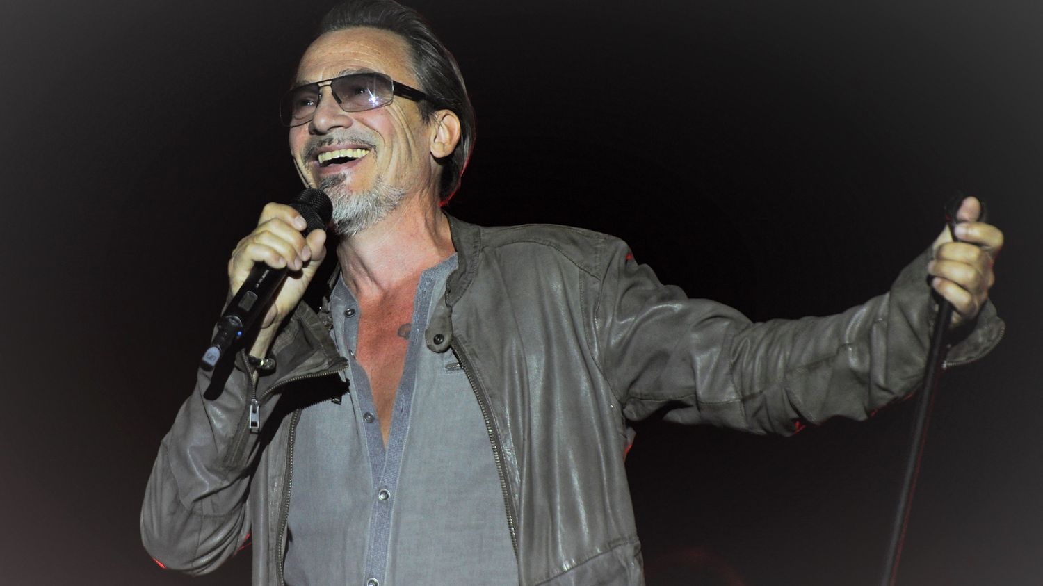 Florent Pagny à propos de la chanson "Les murs porteurs" : "Ça me correspond parfaitement entre famille, amis et une forme de fidélité"