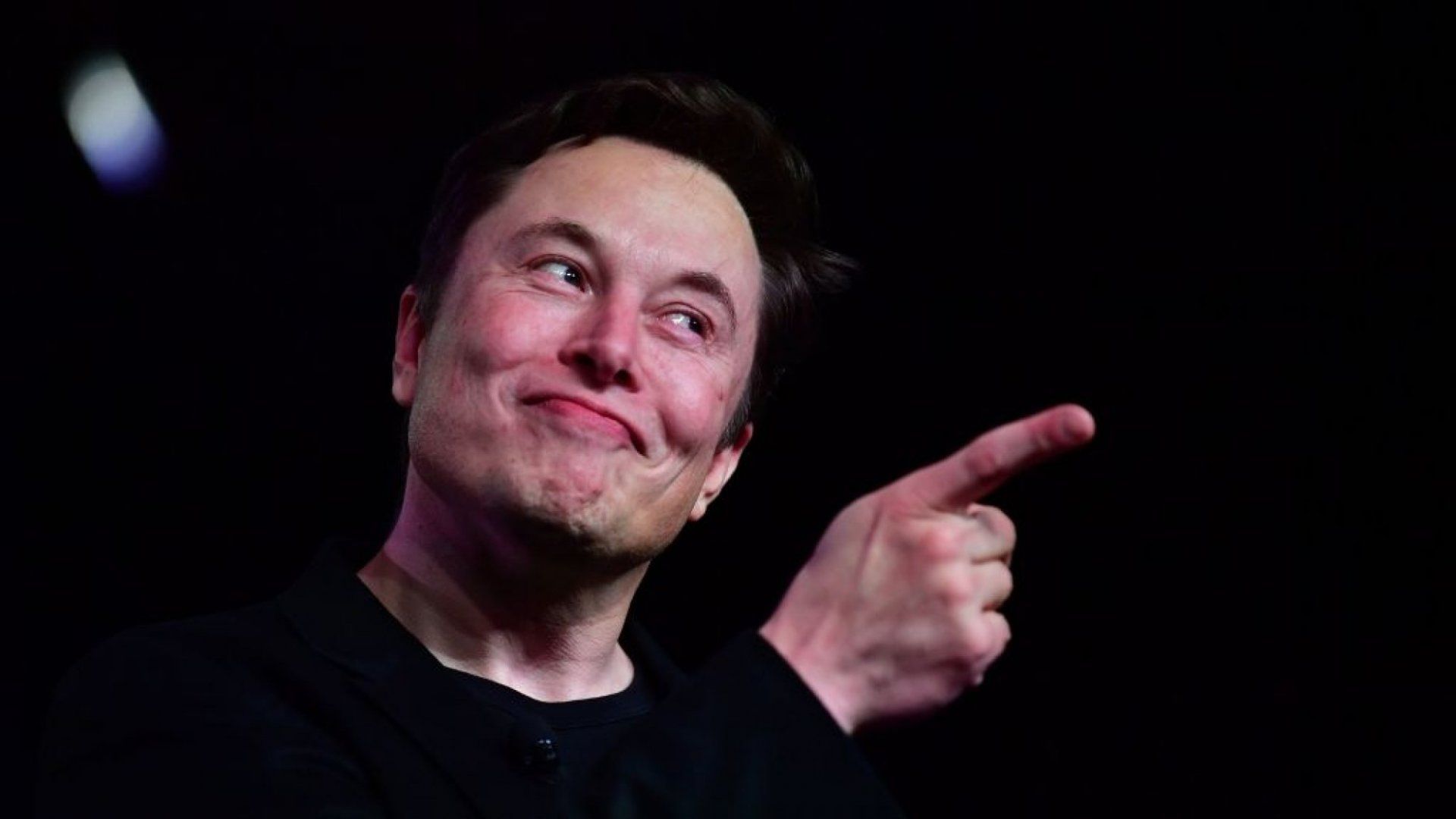 Elon Musk lance son IA " non Woke ", moins de 6 mois après avoir demandé une pause de 6 mois sur l'IA