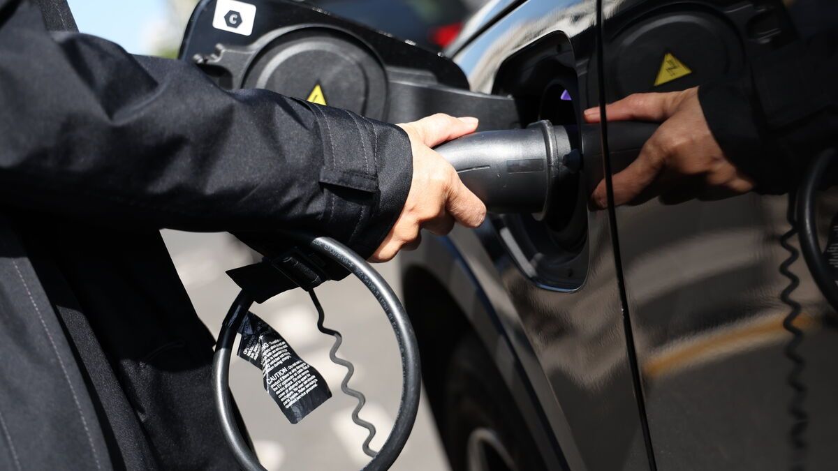 Recharger sa voiture électrique en roulant : un test lancé sur l’autoroute A10