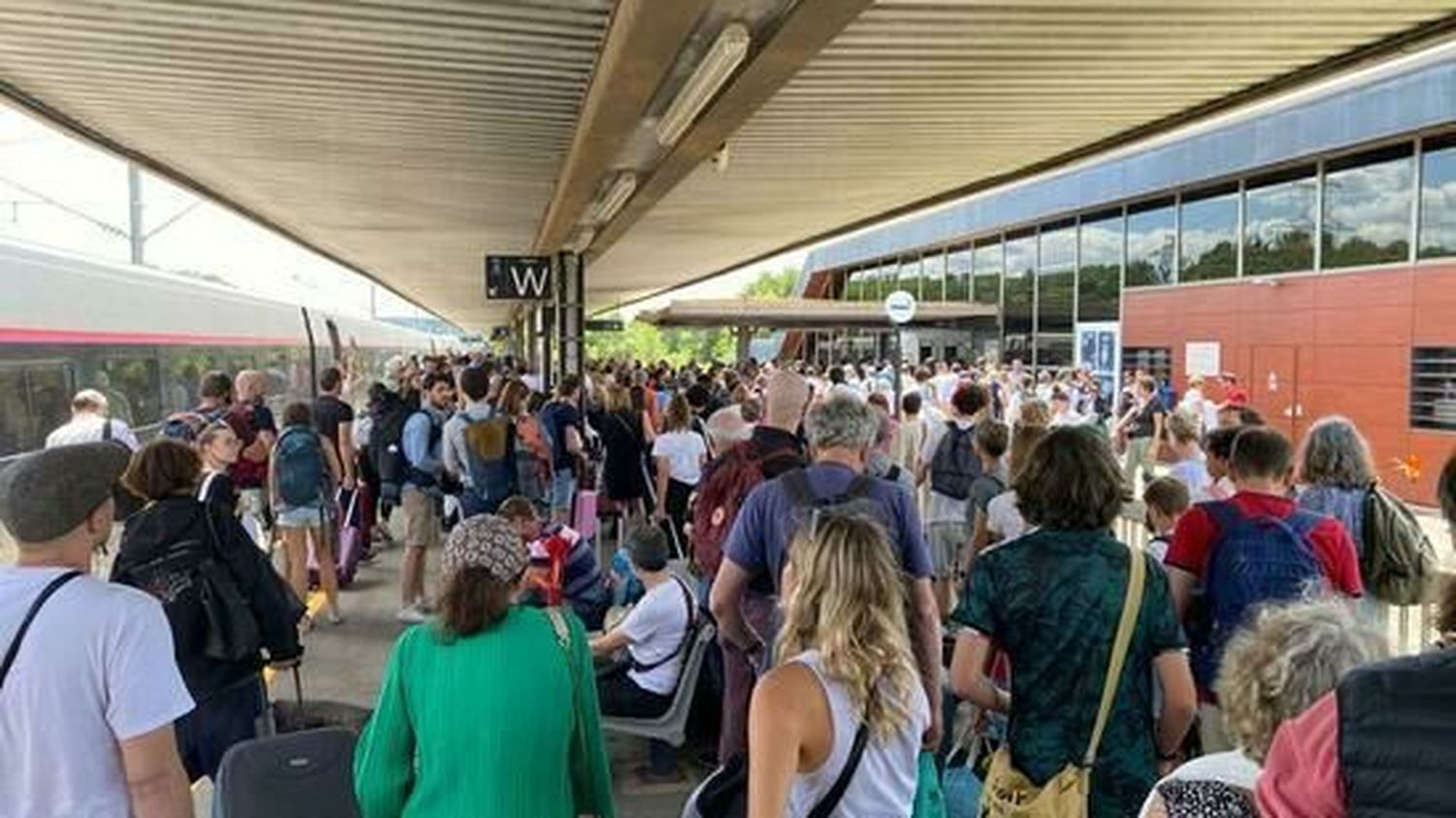 SNCF : des coups de feu tirés dans un TGV, un homme interpellé au Creusot