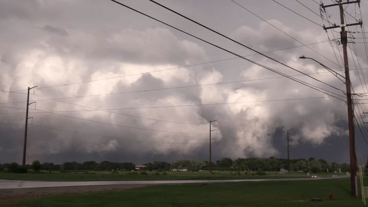 Tornado touch downs, extensive damage reported in Chicago area