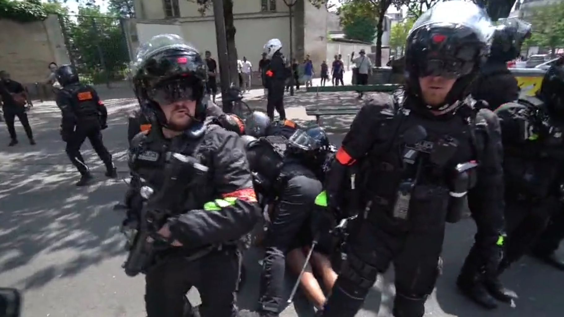 Violences contre des journalistes à la marche pour Adama Traoré : une plainte déposée par le journaliste du HuffPost