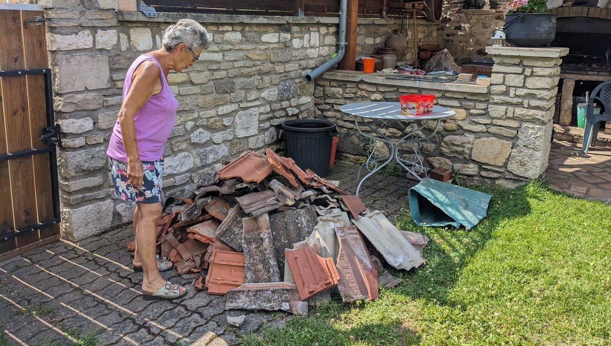 EN IMAGES - Après les chutes de grêle à Gannat, il faut encore réparer, les habitants sont résignés