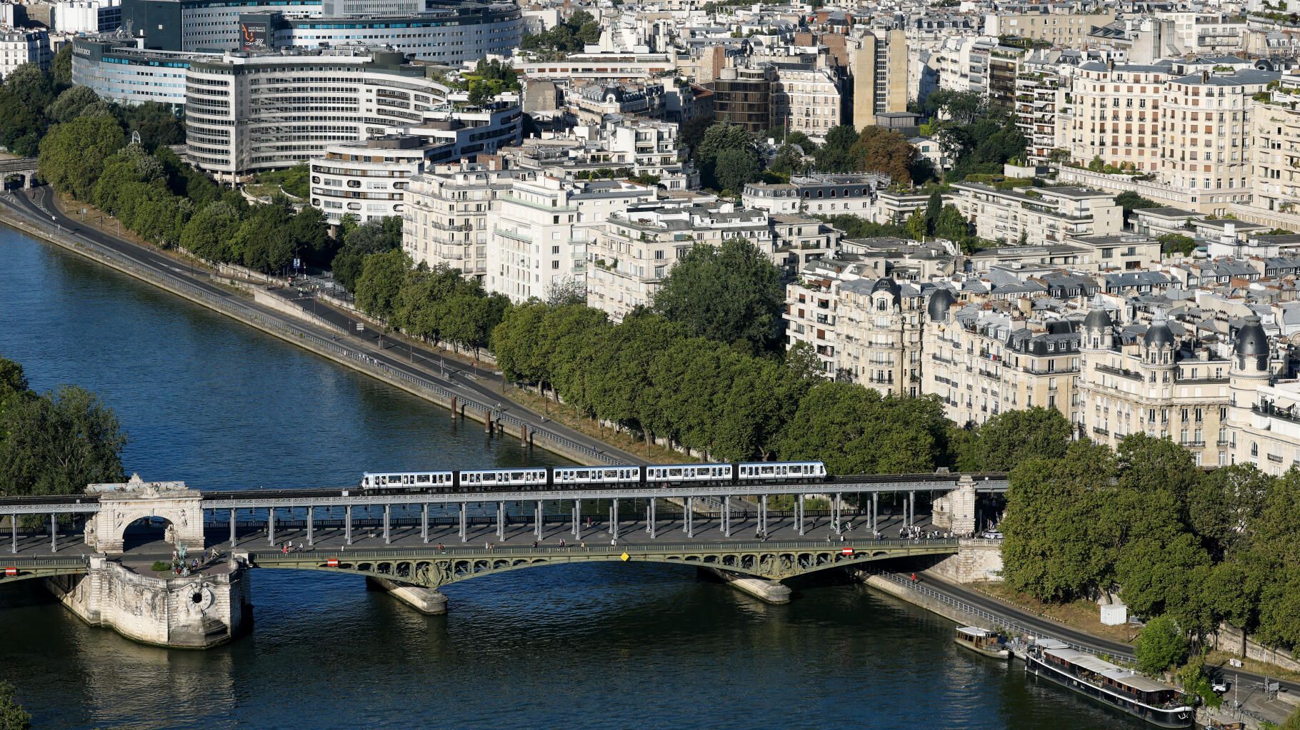 JO de Paris : la passerelle du pont de Bir-Hakeim, qui menace de s’effondrer, fermée de toute urgence