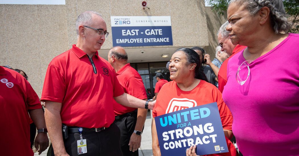 U.A.W. Prepares for Partial Strike Against Detroit Automakers on Friday