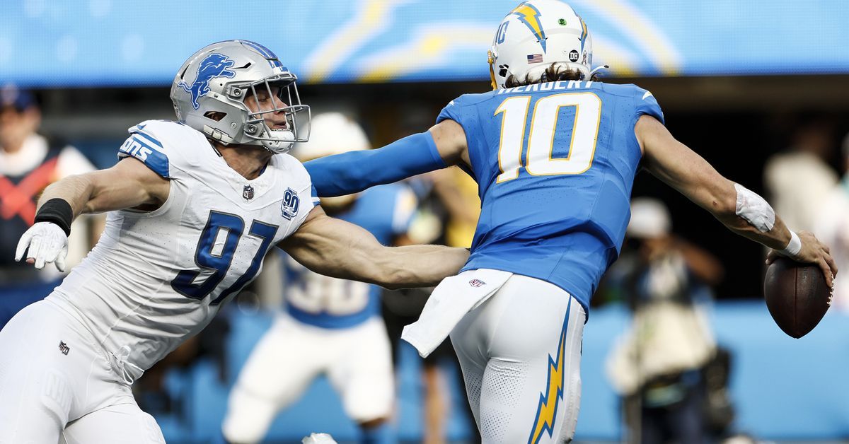 Lions coach Dan Campbell explains defensive struggles vs. Chargers