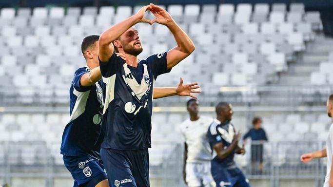 Les Girondins s'imposent contre Le Poirée avec un nouveau but d'Andy Carroll