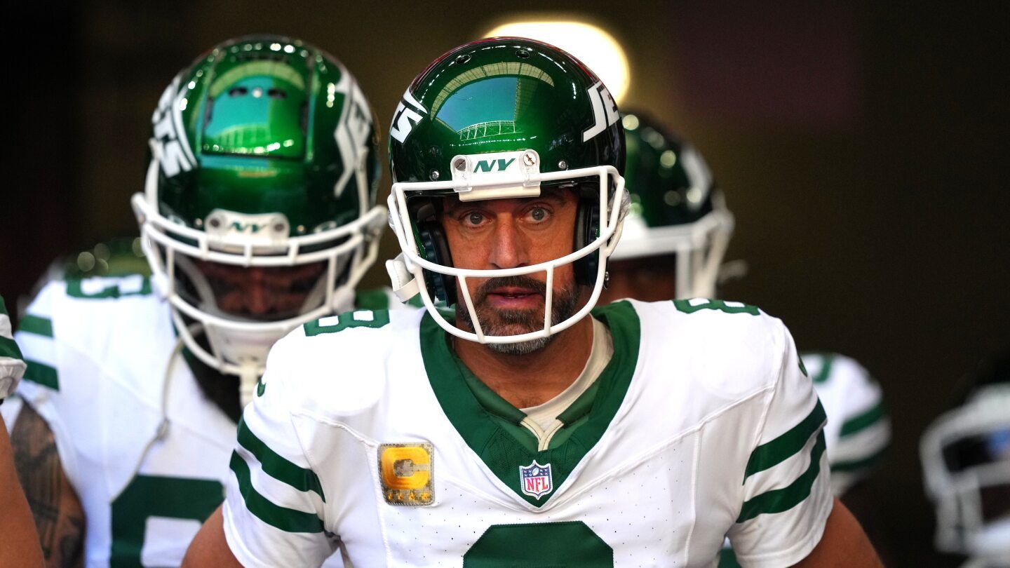 Aaron Rodgers claims his Tuesday comments were about young quarterbacks (even if they weren't)