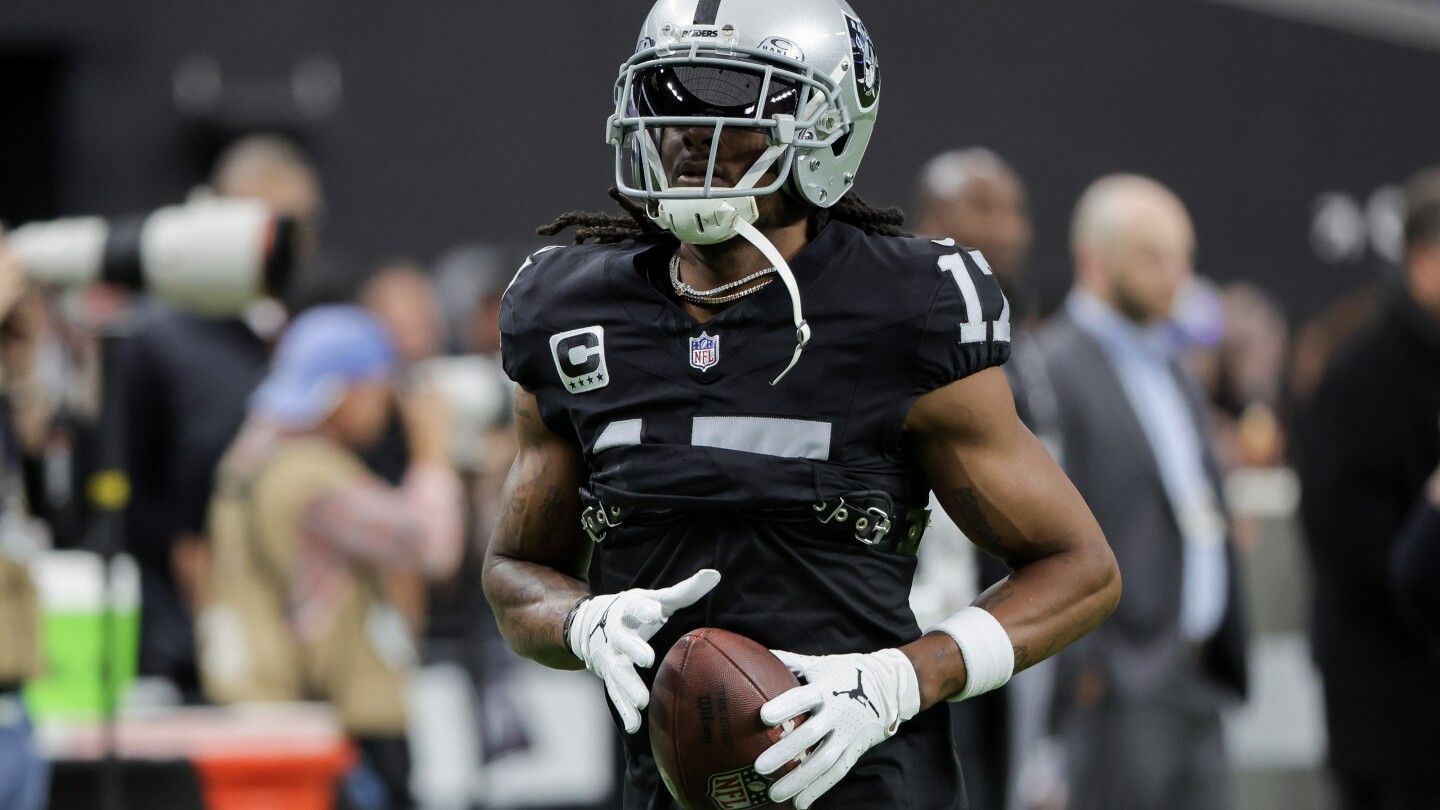 Davante Adams, Josh Jacobs listed as questionable for Raiders