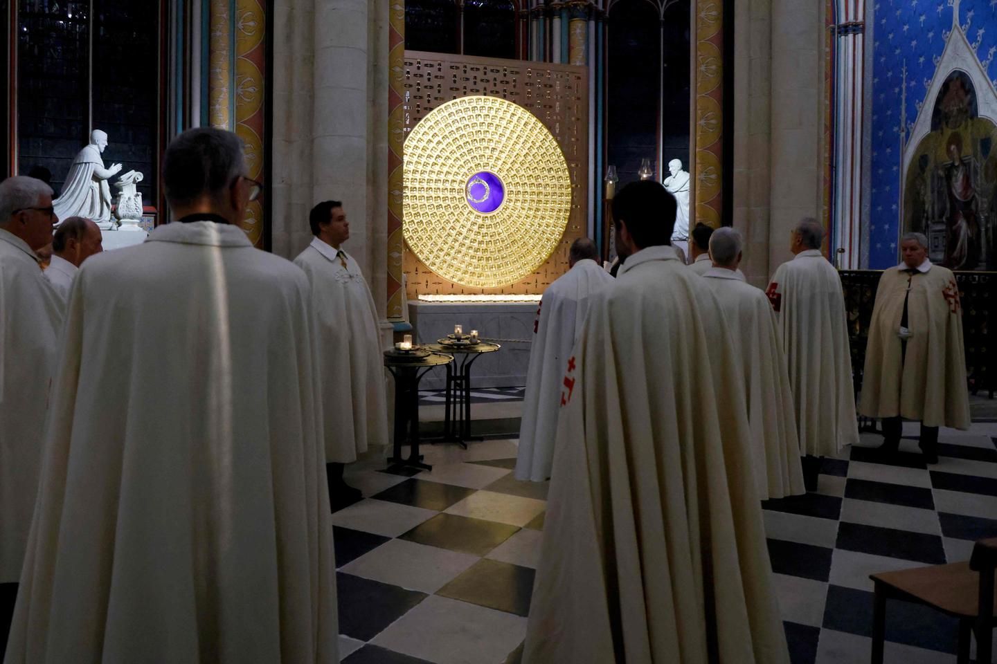 Notre-Dame : la couronne d’épines, relique la plus précieuse, retrouve la cathédrale