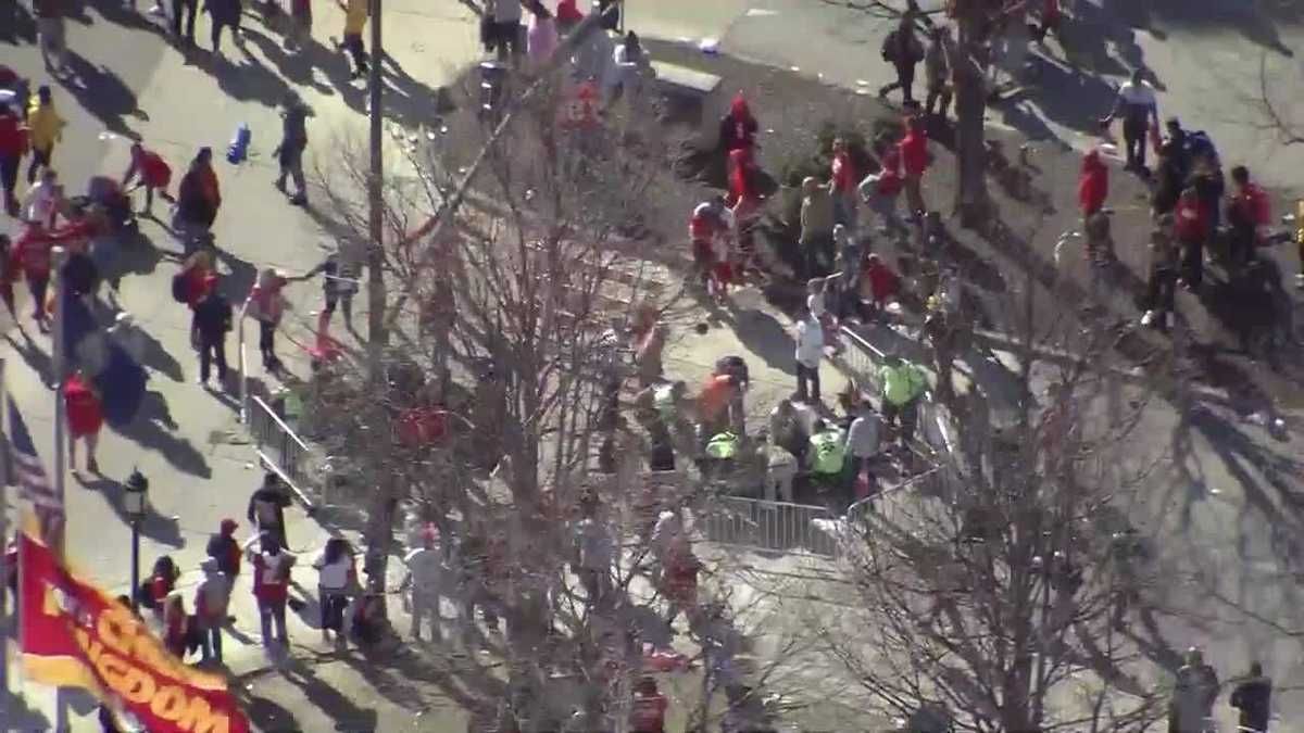 10 shot, 1 dead in shooting at Chiefs parade