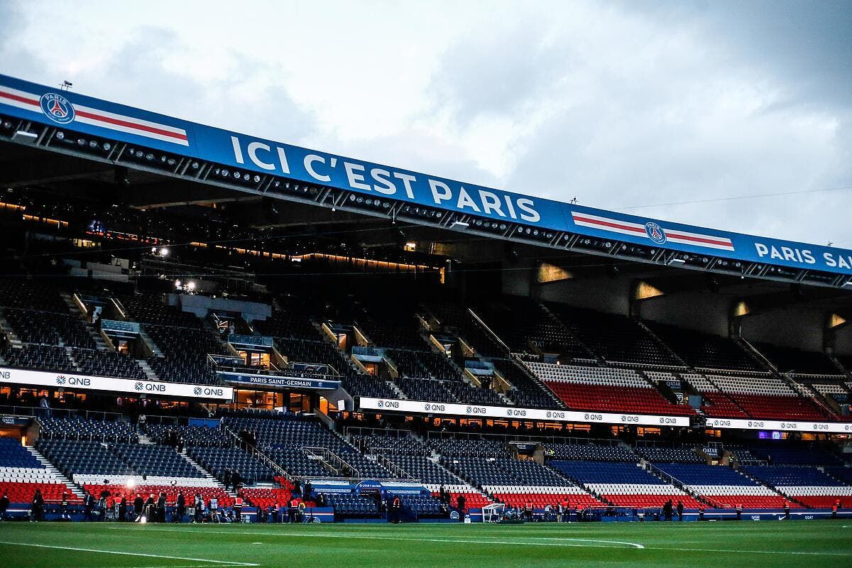 Un tifo OM au Parc des Princes, le PSG humilié