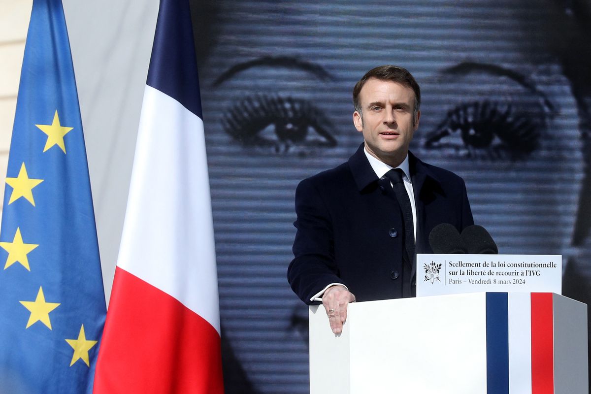 Emmanuel Macron : sa dernière photo officielle révèle sa passion secrète pour une célèbre émission