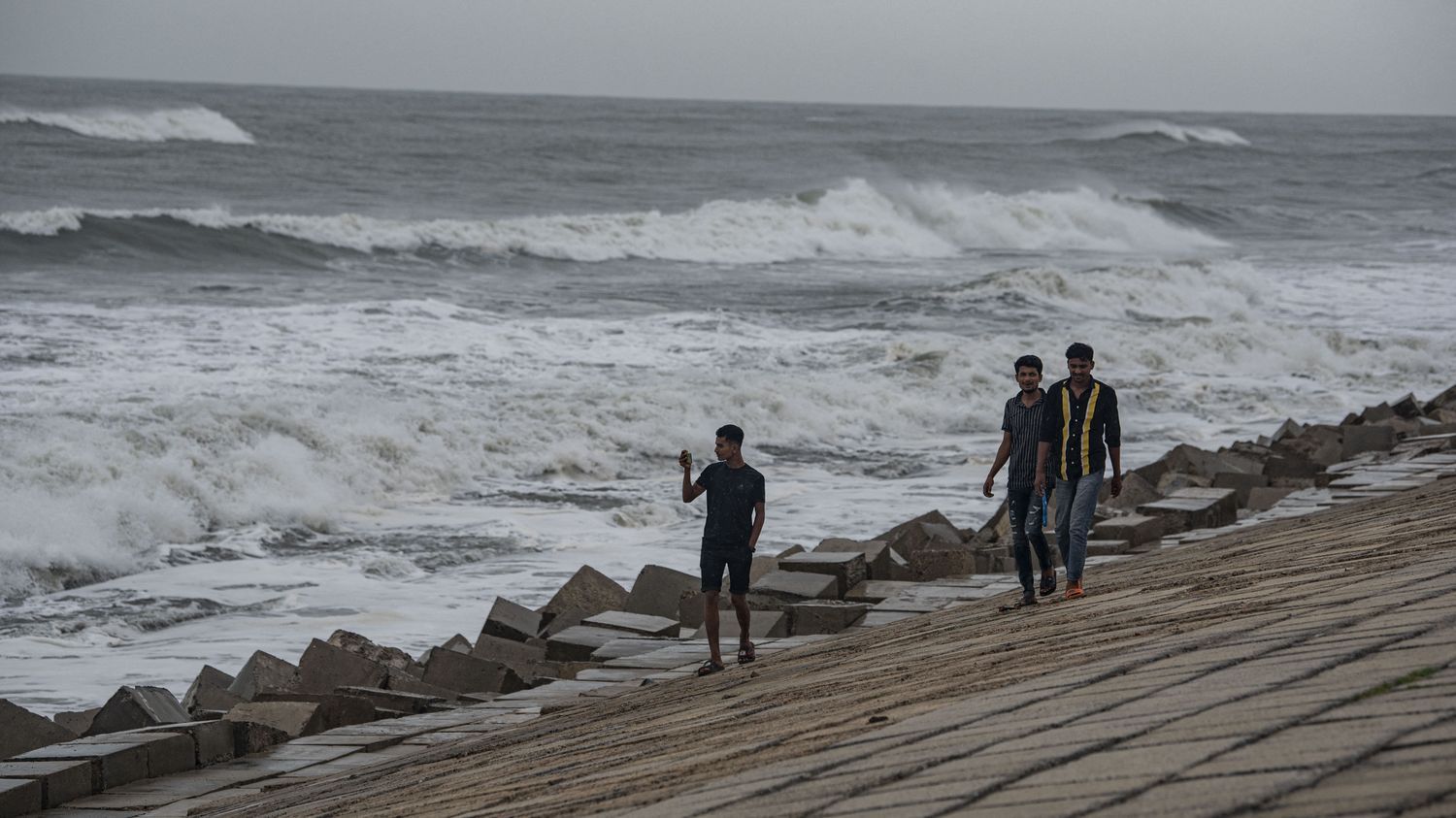 Météo : le cyclone Mocha devient un ouragan de catégorie 5 à l'approche des côtes du Bangladesh et de la Birmanie