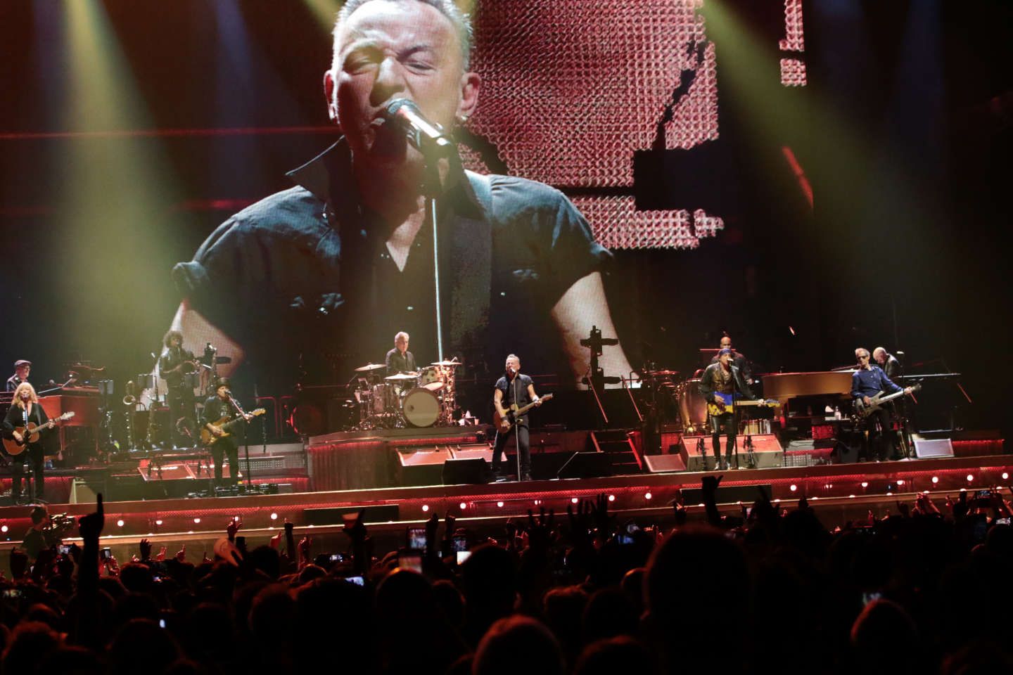 Bruce Springsteen et son E Street Band célèbrent l’amitié et la générosité musicienne à la Paris-La Défense Arena