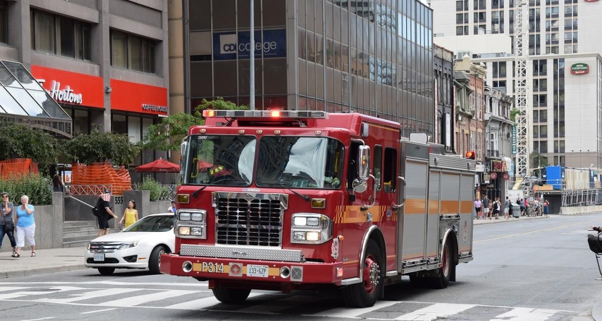 Il bloque un camion de pompiers en intervention, ça ne plaît à personne