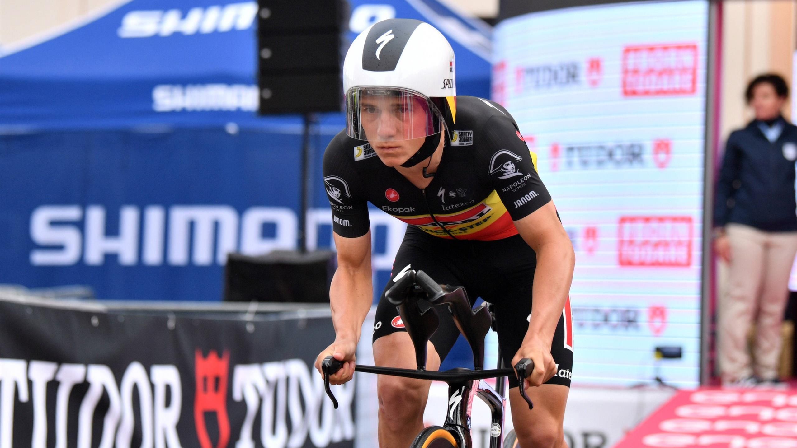 Remco Evenepoel gagne la 9e étape et prend le maillot rose mais Geraint Thomas et Primoz Roglic sont sur ses talons