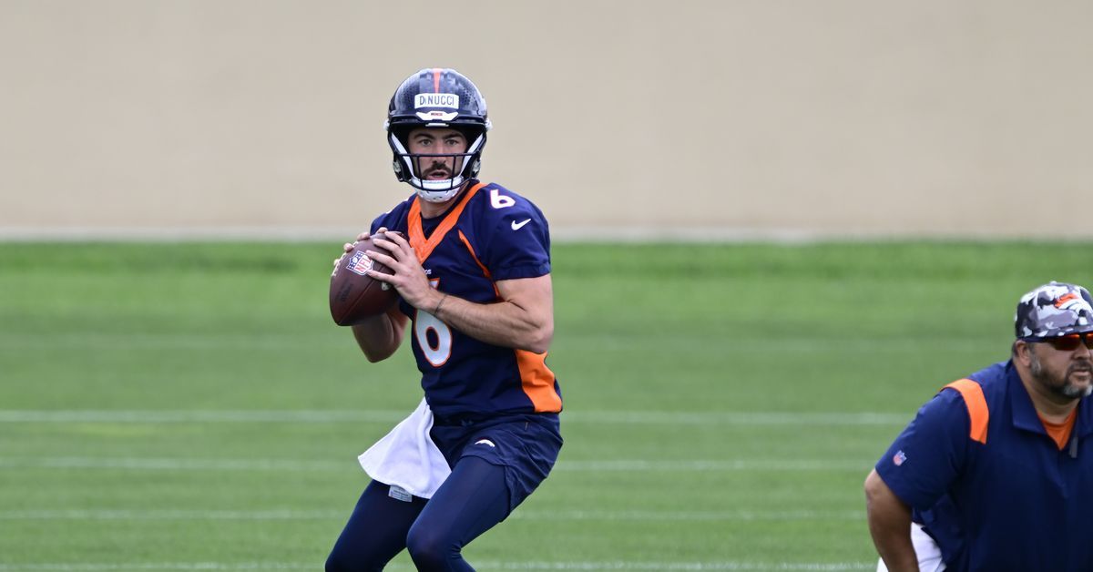 Denver Broncos are signing quarterback Ben DiNucci