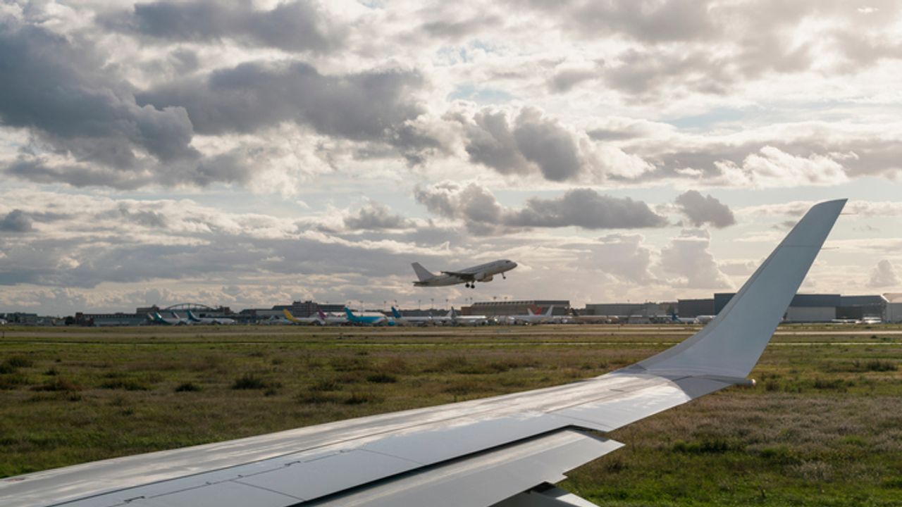 VIDÉO - Émissions de CO₂ : vols Toulouse-Barcelone, le trajet qui fait polémique