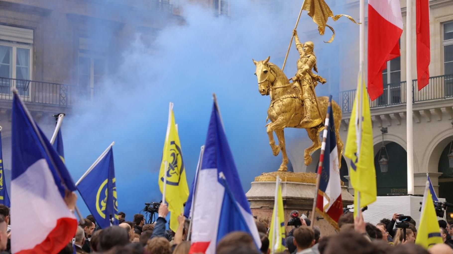 Darmanin dénonce les slogans de l’Action française lors de sa manifestation à Paris