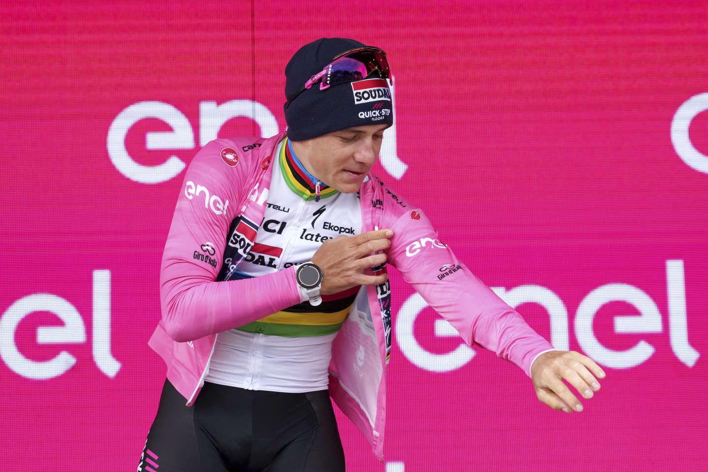 Cyclisme : Remco Evenepoel, leader du Giro, contraint d’abandonner après un test positif au Covid-19