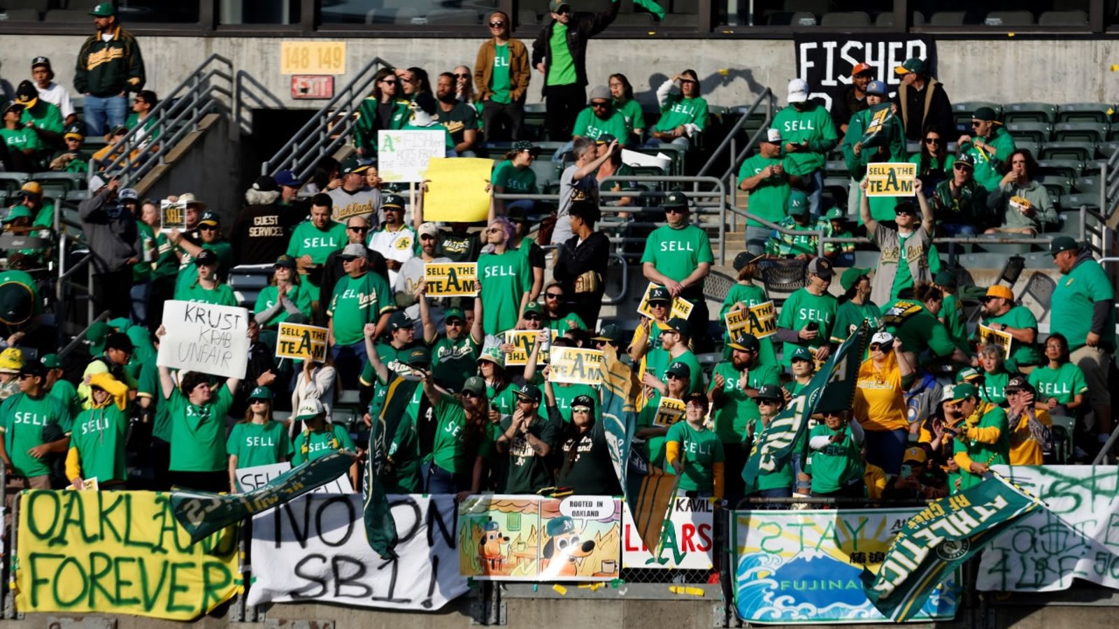 More than 27,000 Oakland A's fans show up for reverse boycott urging owner to sell team