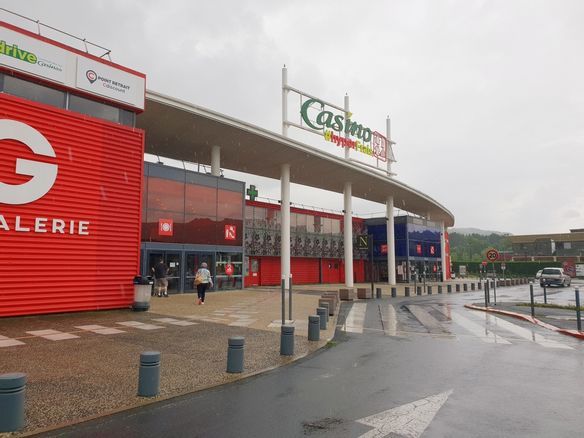 "Pour nous, c’est la douche froide !" Incompréhension et inquiétude à l’hypermarché de Vals qui deviendra Intermarché