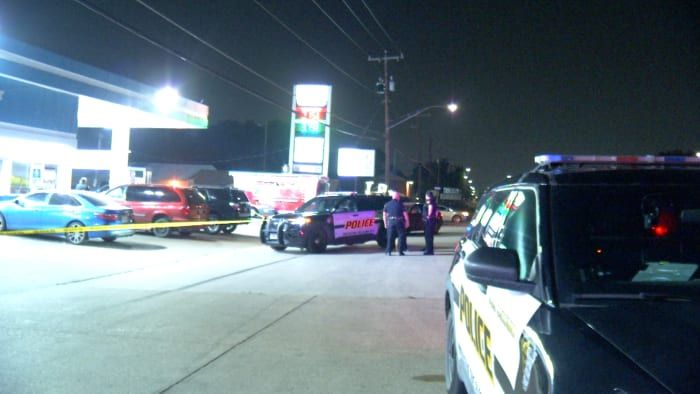 Man shot 3 times during robbery attempt outside South Side convenience store, police say