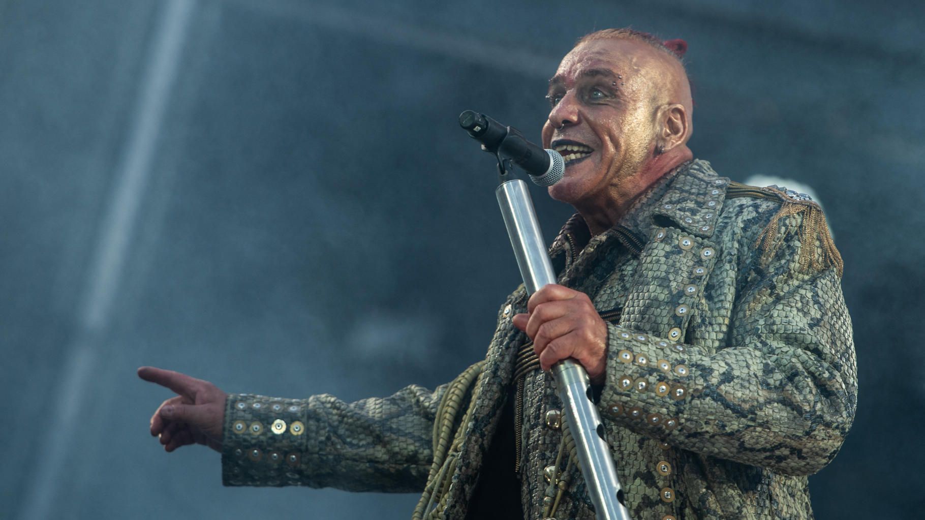 Till Lindemann de Rammstein visé par une enquête en Allemagne après des accusations d’agressions sexuelles