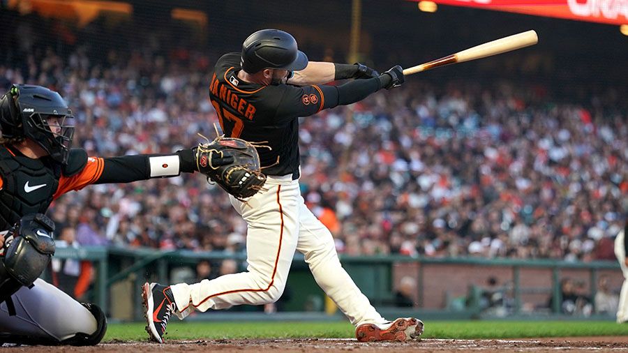 Giants' Mitch Haniger breaks forearm when hit by pitch