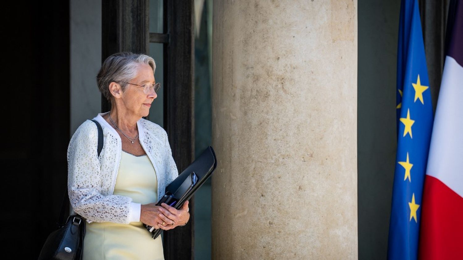 Immigration : Elisabeth Borne prête à discuter des "modalités" d'un titre de séjour pour les métiers en tension