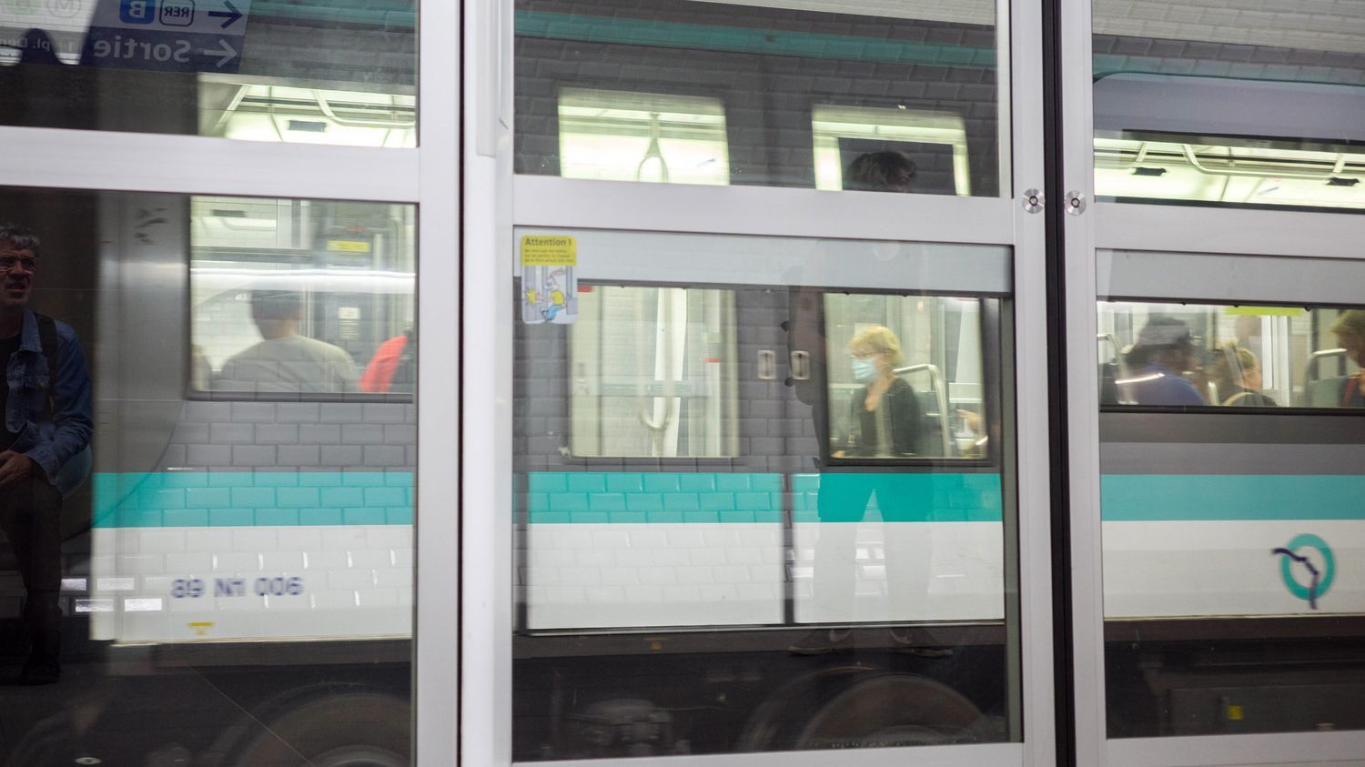 Métro parisien : des passagers restent bloqués plus d'1h30 sur la ligne 4, la RATP annonce une enquête interne après un incident "exceptionnel"