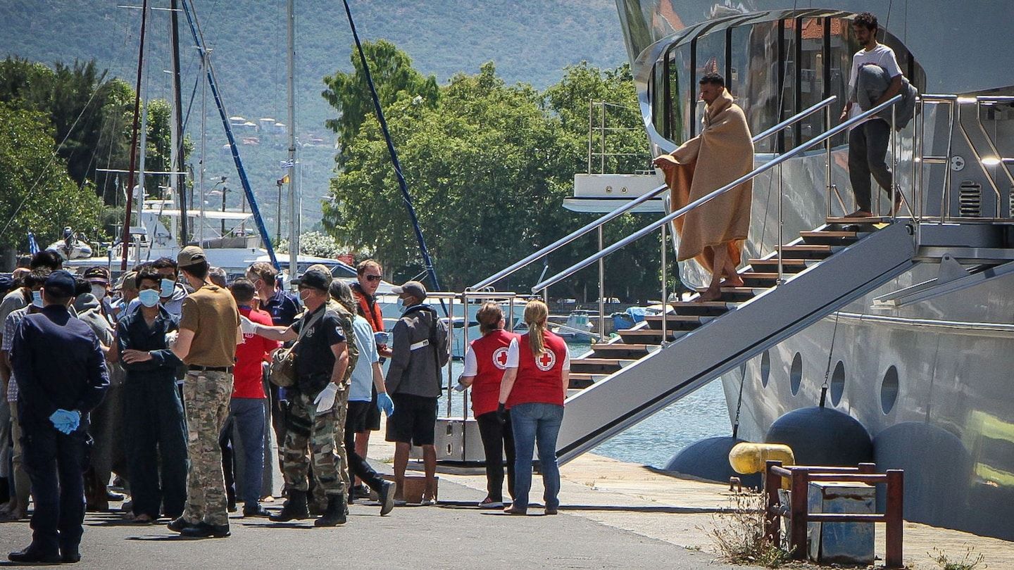 Migrant boat sinks off Greek coast, killing at least 78