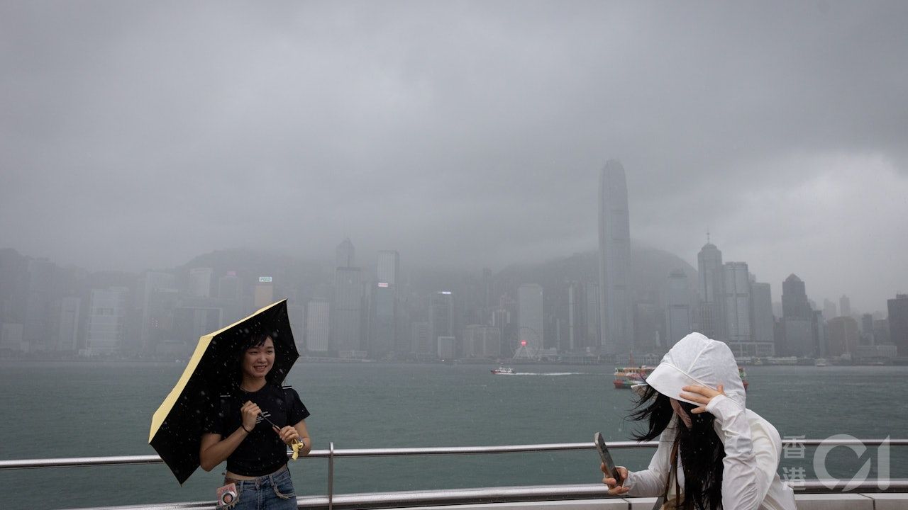 暴雨｜天文台發黃色暴雨警告 料時速達70公里或以上強陣風襲港