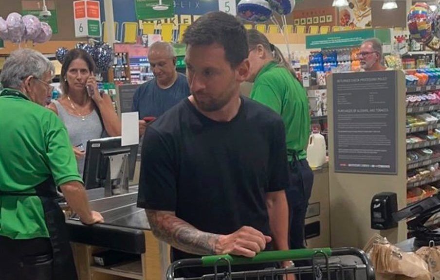 Local man Lionel Messi goes to grocery store