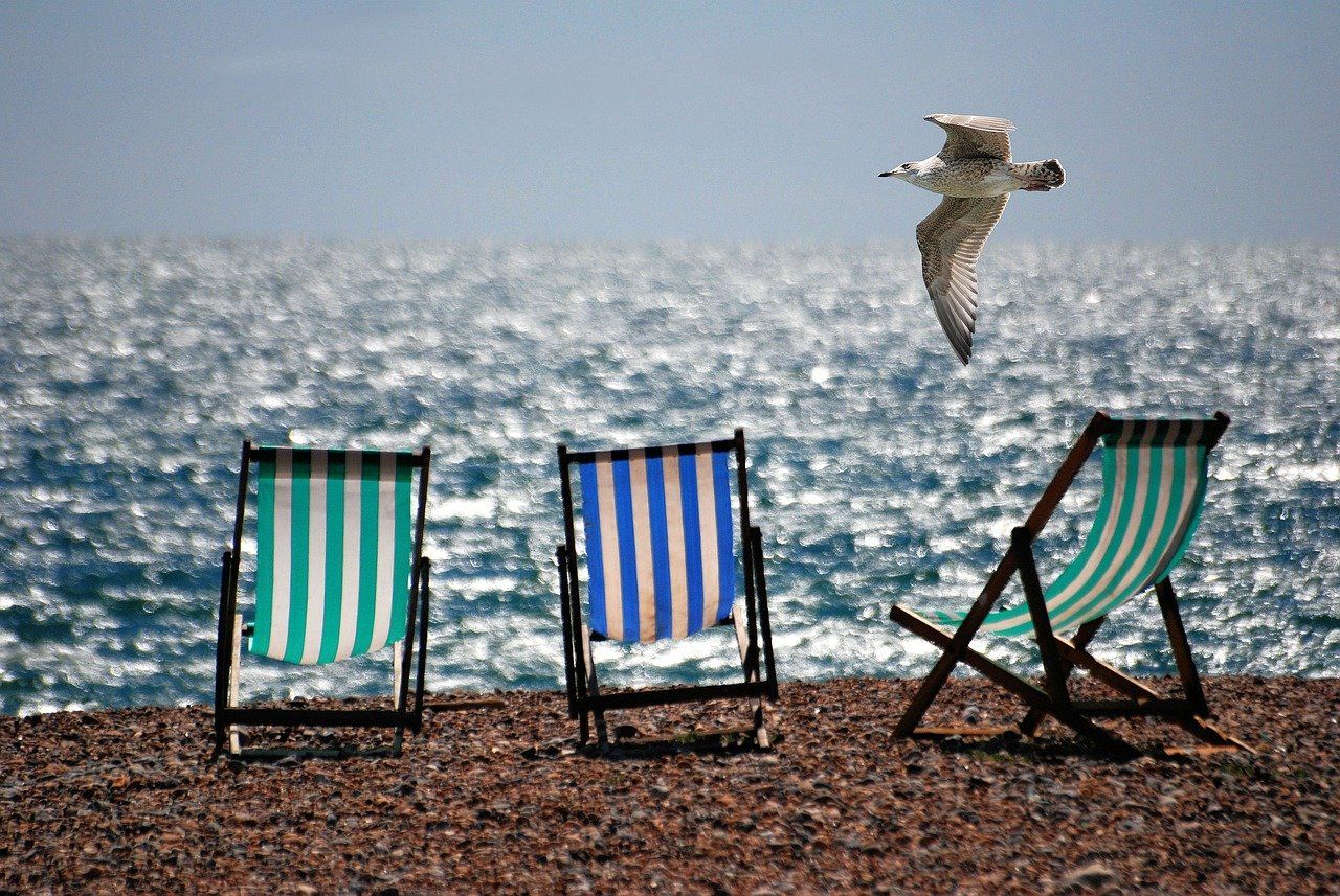 Elle fait une immense sieste sur la plage, à son réveil sa soeur ne la reconnaît pas