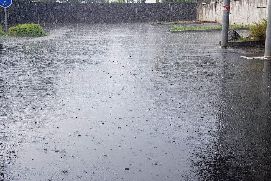 La Réunion : vigilance jaune, vents forts dans l’Ouest, fortes pluies et orages sur le Sud-Est et le Sud