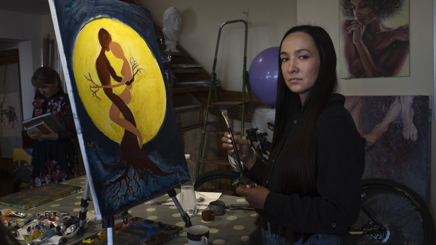 For Ukrainian women, painting is a form of therapy to cope with loss