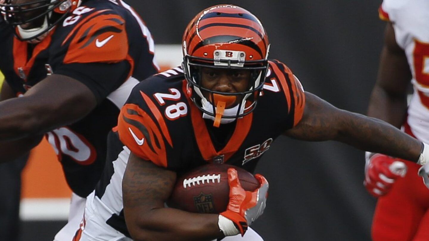 Joe Mixon takes pay cut to stay with Bengals