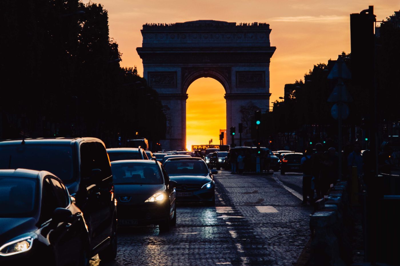 Paris va faire la chasse aux SUV thermiques