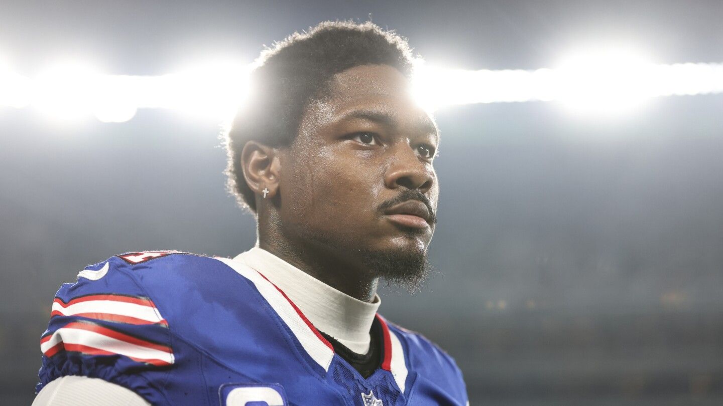 Stefon Diggs responds to Bills reporter's criticism captured on a hot microphone