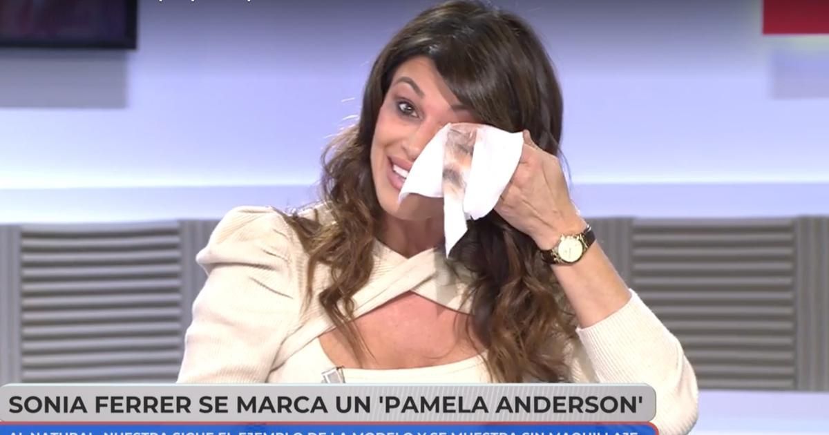 "Je n'ai pas 26 ans, j'ai 46 ans" : en vidéo, une présentatrice espagnole se démaquille en direct à la télévision