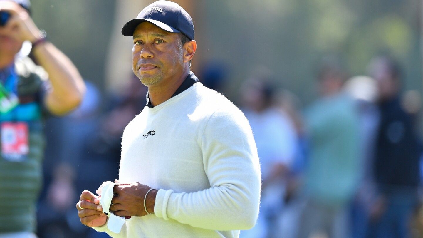 A shank, an untimely spasm and an uneven, 1-over round in Tiger's return