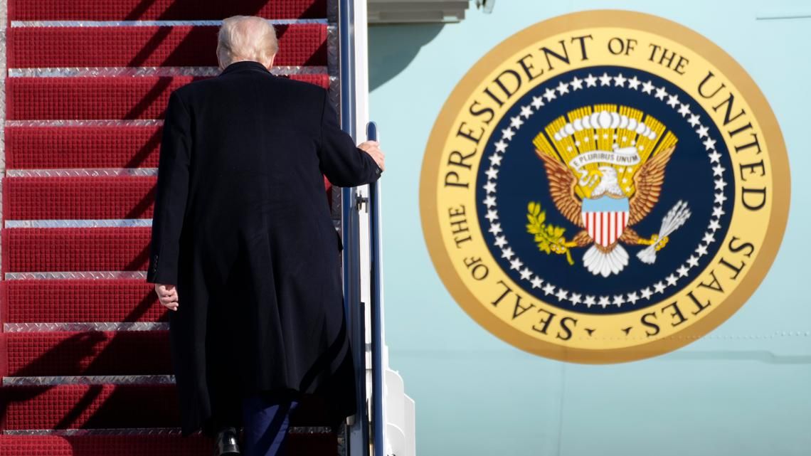 Trump tours Boeing plane to highlight delay in delivering a new Air Force One