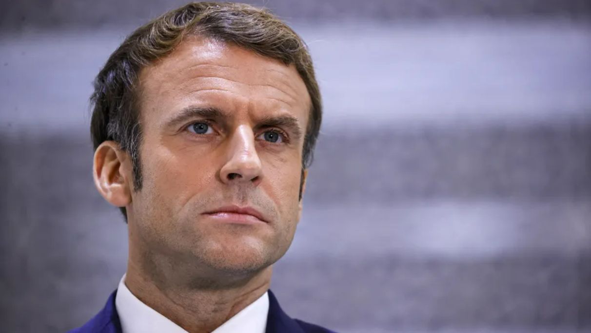 "Ce n'est pas à Vladimir Poutine de décider du sort de l'Ukraine", tonne Emmanuel Macron dans un entretien exclusif avec la presse régionale