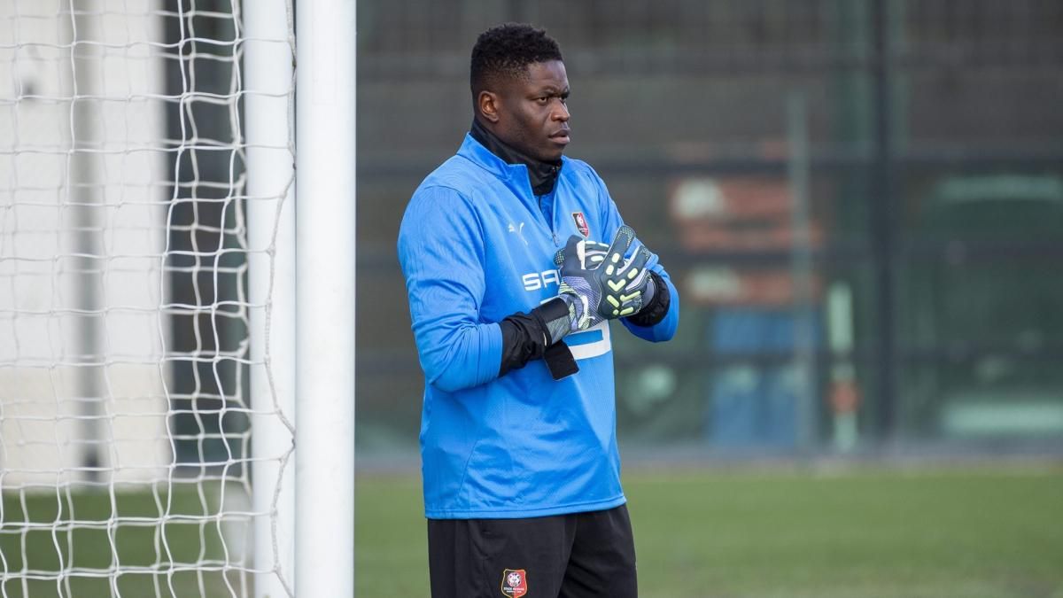 La banderole hostile des supporters de Lens contre Brice Samba et Seko Fofana