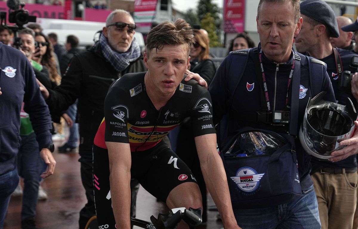 Coup de tonnerre, le maillot rose Remco Evenepoel contraint à l'abandon