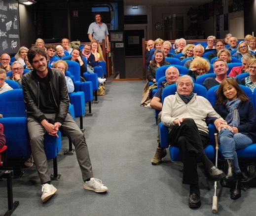 La visite surprise d'Alain Delon au Vox à Château-Renard pour le film de son fils Alain-Fabien