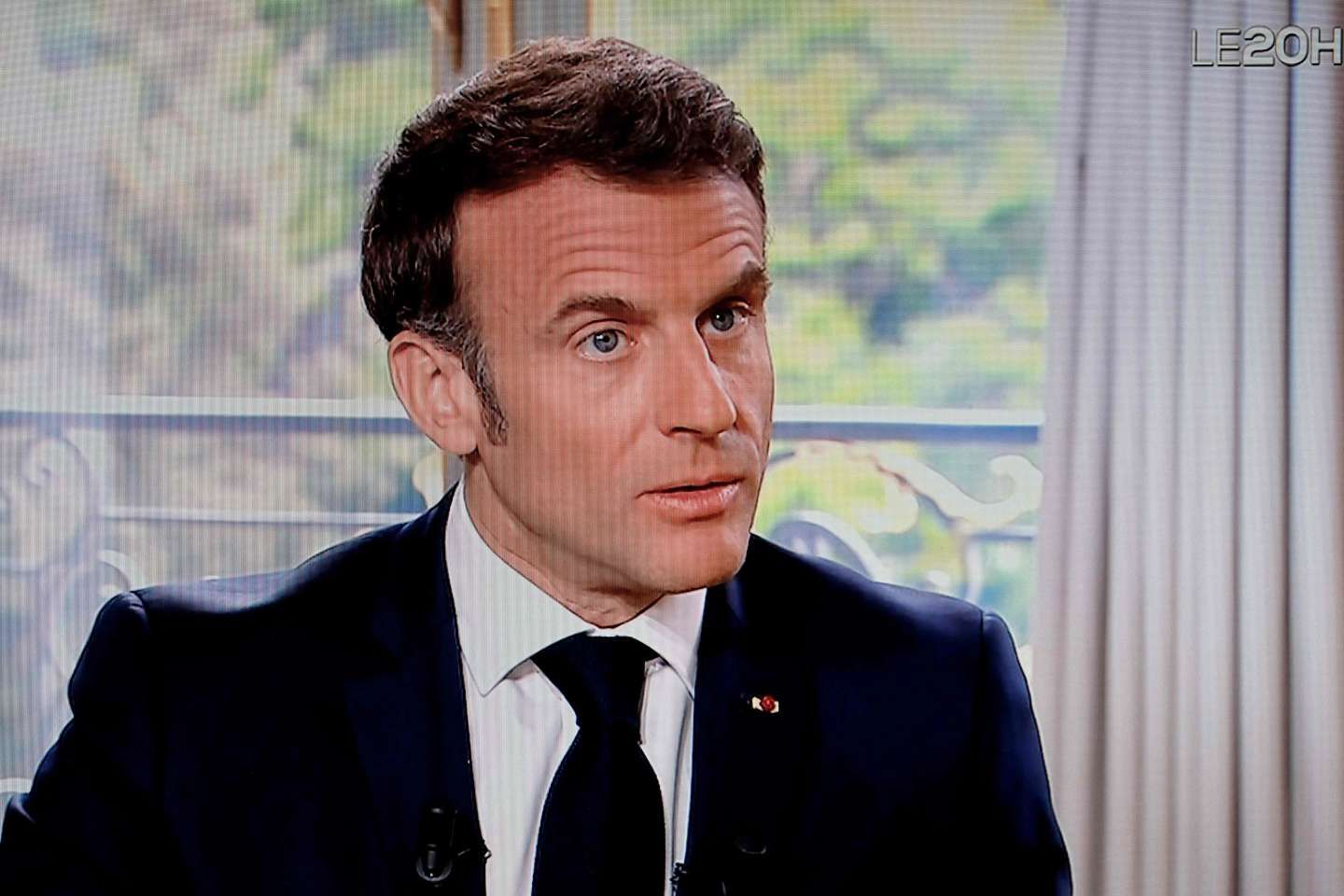 Emmanuel Macron veut " concentrer " 2 milliards d’euros de baisses d’impôts sur " les classes moyennes " d’ici à 2027